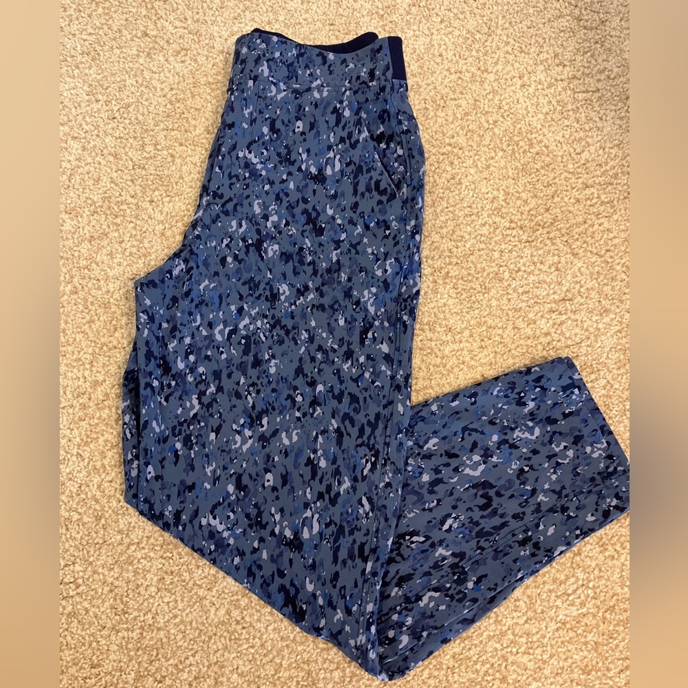 Athleta Brooklyn Ankle Pant, blue chrome pattern, size 6